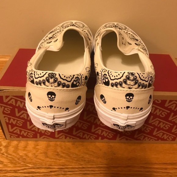 Vans Classic Slip-On Bandana Skulls - Picture 3 of 5